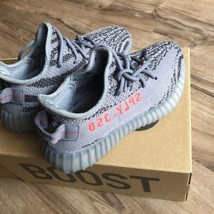 Yeezy 350 V2 Beluga Size 4 in Men’s. Never Worn.